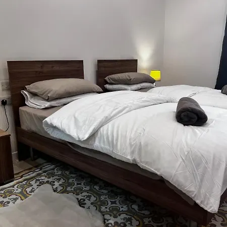 Dar Barbara - Duplex 1 Double Bed Maltese Style House * Cospicua