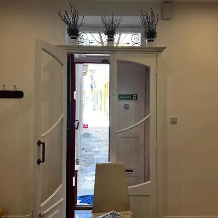 Dar Barbara - Duplex 1 Double Bed Maltese Style House Cospicua