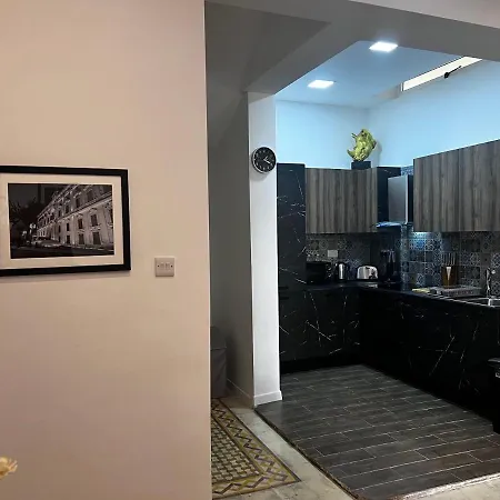 Dar Barbara - Duplex 1 Double Bed Maltese Style House * Cospicua