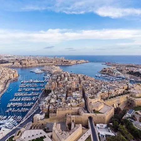 Dar Barbara - Duplex 1 Double Bed Maltese Style House