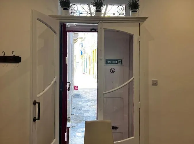 Dar Barbara - Duplex 1 Double Bed Maltese Style House Cospicua